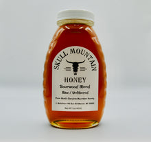 Load image into Gallery viewer, One pound of Sourwood honey in an old school honey jar.
